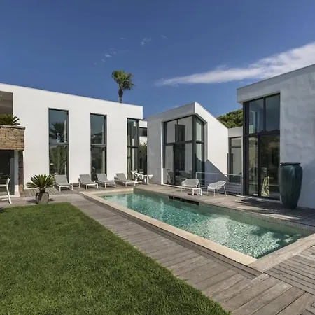 Tripez Xxl 5 Bedrooms With Pool Holiday home *